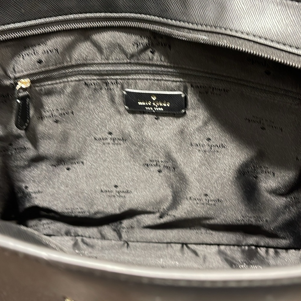 Kate Spade Schuyler Medium Tote
COLOR:
Black
NWT - Picture 13 of 16